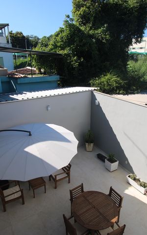 Casa de condomínio à venda com 162m², 3 quartos e 3 vagasÁrea de serviço - Vista
