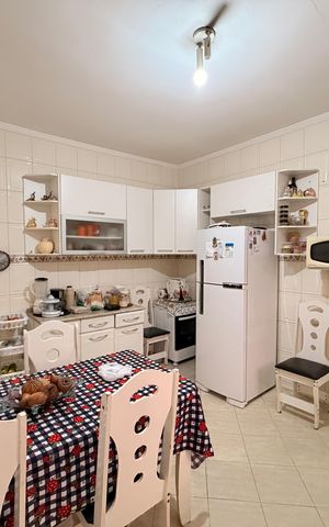 Casa à venda com 175m², 2 quartos e 2 vagasCozinha