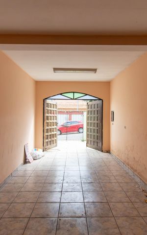 Casa à venda com 160m², 4 quartos e 3 vagas Casa à venda com 160m², 4 quartos e 3 vagasGaragem