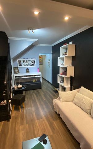 Casa à venda com 140m², 3 quartos e 4 vagas Casa à venda com 140m², 3 quartos e 4 vagasSala