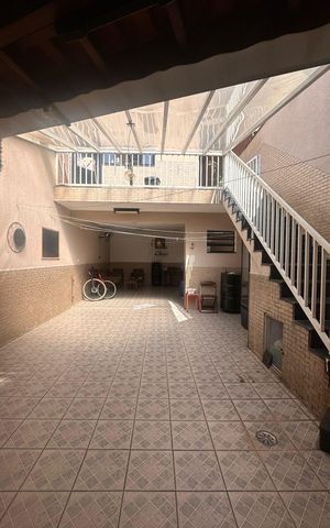 Casa à venda com 140m², 3 quartos e 4 vagas Casa à venda com 140m², 3 quartos e 4 vagasÁrea externa