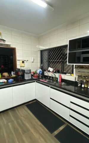 Casa à venda com 140m², 3 quartos e 4 vagas Casa à venda com 140m², 3 quartos e 4 vagasCozinha