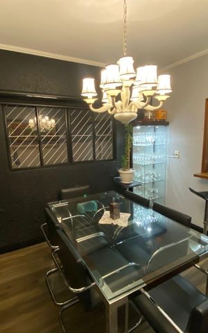 Casa à venda com 140m², 3 quartos e 4 vagas Casa à venda com 140m², 3 quartos e 4 vagasSala de jantar