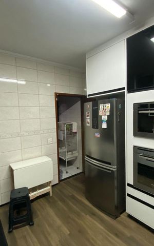 Casa à venda com 140m², 3 quartos e 4 vagas Casa à venda com 140m², 3 quartos e 4 vagasCozinha