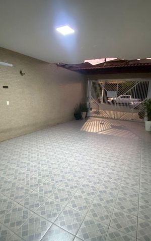 Casa à venda com 140m², 3 quartos e 4 vagas Casa à venda com 140m², 3 quartos e 4 vagasÁrea externa