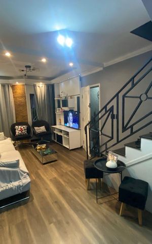 Casa à venda com 140m², 3 quartos e 4 vagas Casa à venda com 140m², 3 quartos e 4 vagasSala