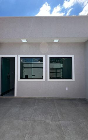 Casa à venda com 89m², 3 quartos e 1 vaga Casa à venda com 89m², 3 quartos e 1 vagaFachada