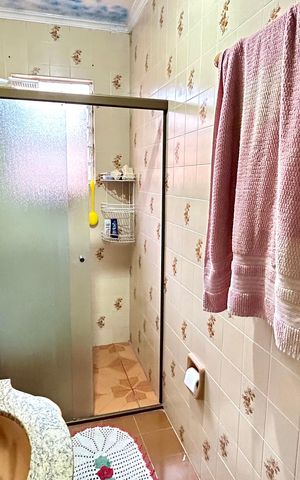 Casa à venda com 165m², 3 quartos e 2 vagasBanheiro 1