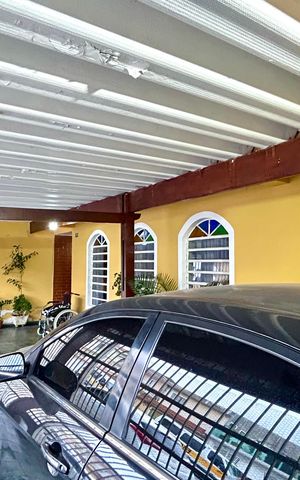 Casa à venda com 165m², 3 quartos e 2 vagasGaragem