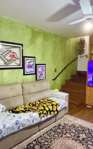 Casa à venda com 165m², 3 quartos e 2 vagasSala