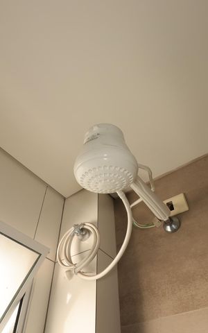 Casa de condomínio à venda com 97m², 2 quartos e 1 vagaBanheiro da Suíte 2