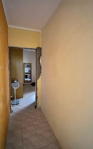Casa à venda com 100m², 2 quartos e 2 vagasCorredor