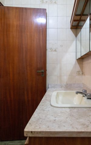 Casa para alugar com 600m², 4 quartos e 6 vagasBanheiro 2