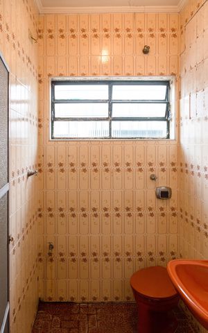 Casa para alugar com 600m², 4 quartos e 6 vagasEdicula - banheiro