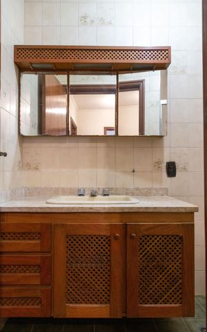 Casa para alugar com 600m², 4 quartos e 6 vagasBanheiro 2