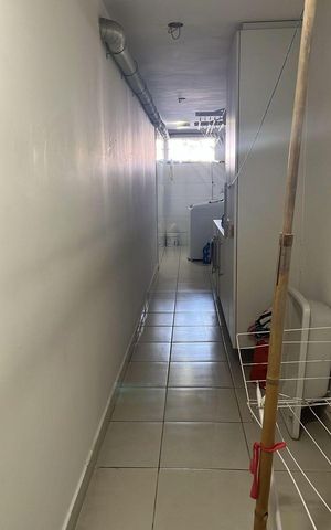 Casa à venda com 400m², 4 quartos e 2 vagas Casa à venda com 400m², 4 quartos e 2 vagasÁrea de serviço