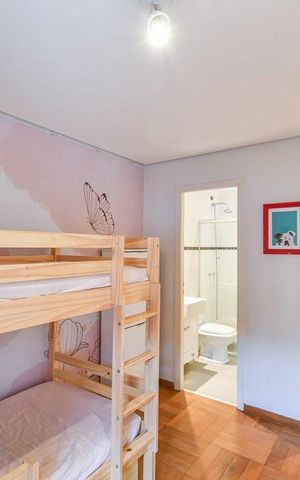 Casa à venda com 400m², 4 quartos e 2 vagas Casa à venda com 400m², 4 quartos e 2 vagasQuarto