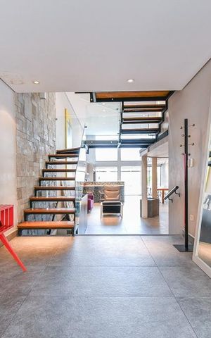 Casa à venda com 400m², 4 quartos e 2 vagas Casa à venda com 400m², 4 quartos e 2 vagasSala
