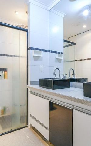 Casa à venda com 400m², 4 quartos e 2 vagas Casa à venda com 400m², 4 quartos e 2 vagasBanheiro