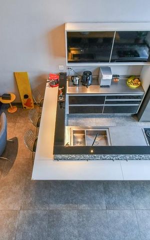 Casa à venda com 400m², 4 quartos e 2 vagas Casa à venda com 400m², 4 quartos e 2 vagasSala