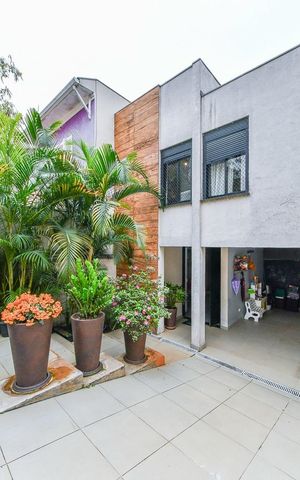 Casa à venda com 400m², 4 quartos e 2 vagas Casa à venda com 400m², 4 quartos e 2 vagasÁrea externa