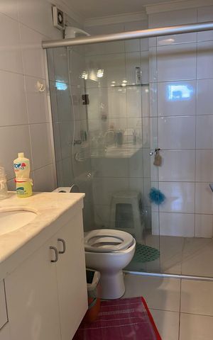 Casa à venda com 400m², 4 quartos e 2 vagas Casa à venda com 400m², 4 quartos e 2 vagasBanheiro