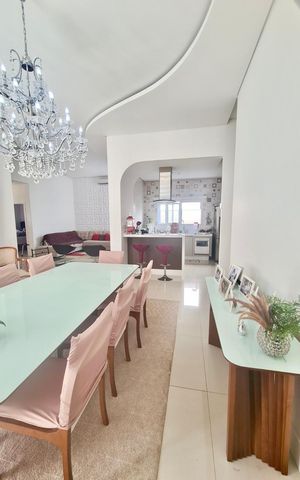 Casa de condomínio à venda com 272m², 4 quartos e 4 vagas Casa de condomínio à venda com 272m², 4 quartos e 4 vagasSala