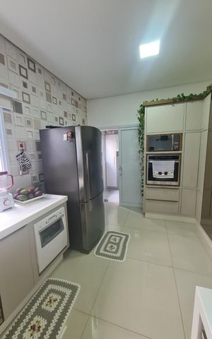 Casa de condomínio à venda com 272m², 4 quartos e 4 vagas Casa de condomínio à venda com 272m², 4 quartos e 4 vagasCozinha