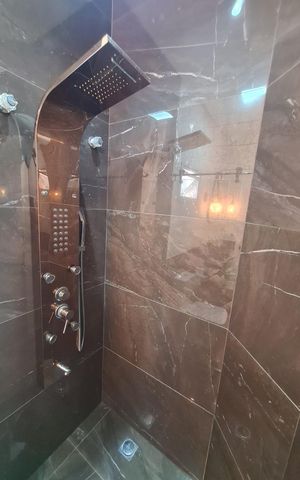 Casa de condomínio à venda com 272m², 4 quartos e 4 vagas Casa de condomínio à venda com 272m², 4 quartos e 4 vagasBanheiro