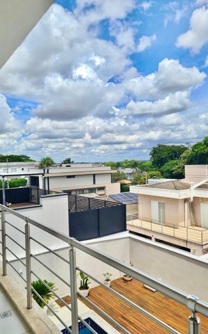 Casa de condomínio à venda com 272m², 4 quartos e 4 vagas Casa de condomínio à venda com 272m², 4 quartos e 4 vagasÁrea externa