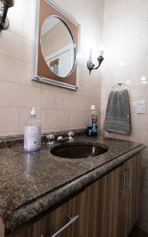 Casa à venda com 127m², 2 quartos e 1 vagaBanheiro