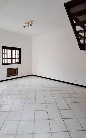 Casa à venda com 120m², 3 quartos e sem vaga Casa à venda com 120m², 3 quartos e sem vagaSala