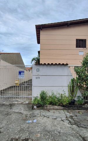 Casa à venda com 120m², 3 quartos e sem vaga Casa à venda com 120m², 3 quartos e sem vagaFachada