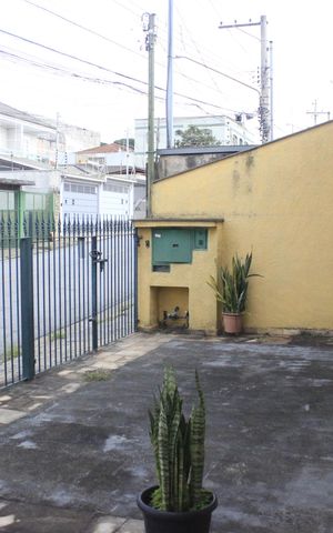 Casa à venda com 250m², 3 quartos e 3 vagasFachada e garagem