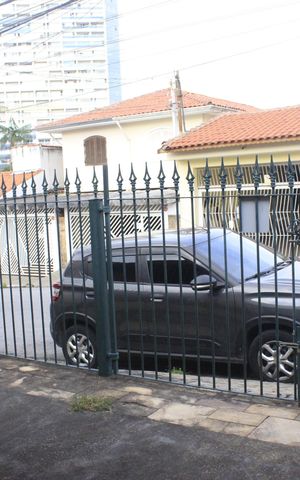 Casa à venda com 250m², 3 quartos e 3 vagasFachada e garagem