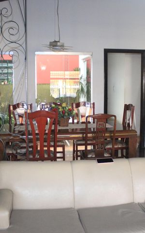 Casa à venda com 250m², 3 quartos e 3 vagasSala