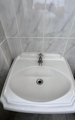 Casa à venda com 600m², 4 quartos e 7 vagas Casa à venda com 600m², 4 quartos e 7 vagasÁrea de Serviço - Banheiro