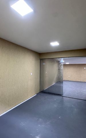Casa à venda com 600m², 4 quartos e 7 vagas Casa à venda com 600m², 4 quartos e 7 vagasGaragem - Quarto