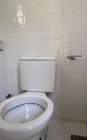 Casa à venda com 600m², 4 quartos e 7 vagas Casa à venda com 600m², 4 quartos e 7 vagasÁrea externa - Banheiro