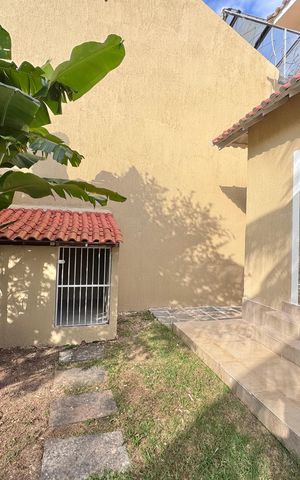Casa à venda com 600m², 4 quartos e 7 vagas Casa à venda com 600m², 4 quartos e 7 vagasÁrea externa