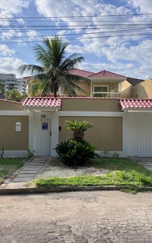 Casa à venda com 600m², 4 quartos e 7 vagas Casa à venda com 600m², 4 quartos e 7 vagasFachada