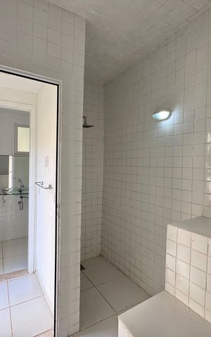 Casa à venda com 600m², 4 quartos e 7 vagas Casa à venda com 600m², 4 quartos e 7 vagasÁrea externa - Sauna