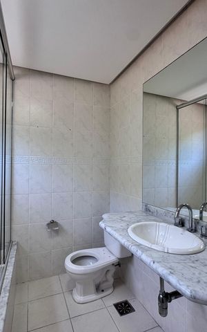 Casa à venda com 600m², 4 quartos e 7 vagas Casa à venda com 600m², 4 quartos e 7 vagasSuíte 2 - Banheiro