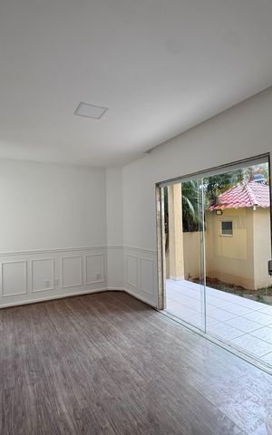 Casa à venda com 600m², 4 quartos e 7 vagas Casa à venda com 600m², 4 quartos e 7 vagasQuarto