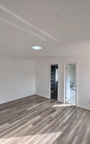 Casa à venda com 600m², 4 quartos e 7 vagas Casa à venda com 600m², 4 quartos e 7 vagasSuíte 3