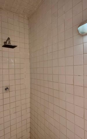 Casa à venda com 600m², 4 quartos e 7 vagas Casa à venda com 600m², 4 quartos e 7 vagasÁrea externa - Banheiro