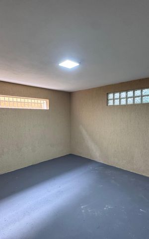 Casa à venda com 600m², 4 quartos e 7 vagas Casa à venda com 600m², 4 quartos e 7 vagasGaragem - Quarto