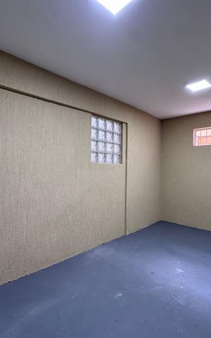 Casa à venda com 600m², 4 quartos e 7 vagas Casa à venda com 600m², 4 quartos e 7 vagasGaragem - Quarto 1