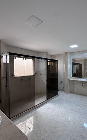Casa à venda com 600m², 4 quartos e 7 vagas Casa à venda com 600m², 4 quartos e 7 vagasSuíte 1 - Banheiro