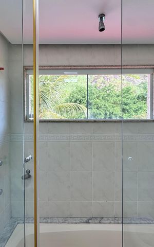 Casa à venda com 600m², 4 quartos e 7 vagas Casa à venda com 600m², 4 quartos e 7 vagasSuíte 2 - Banheiro